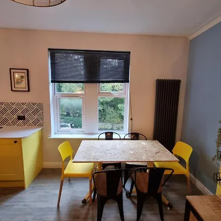 Park Mount Residences - Luxury 3 Bedroom Flat In Leeds With Free Parking Exterior foto